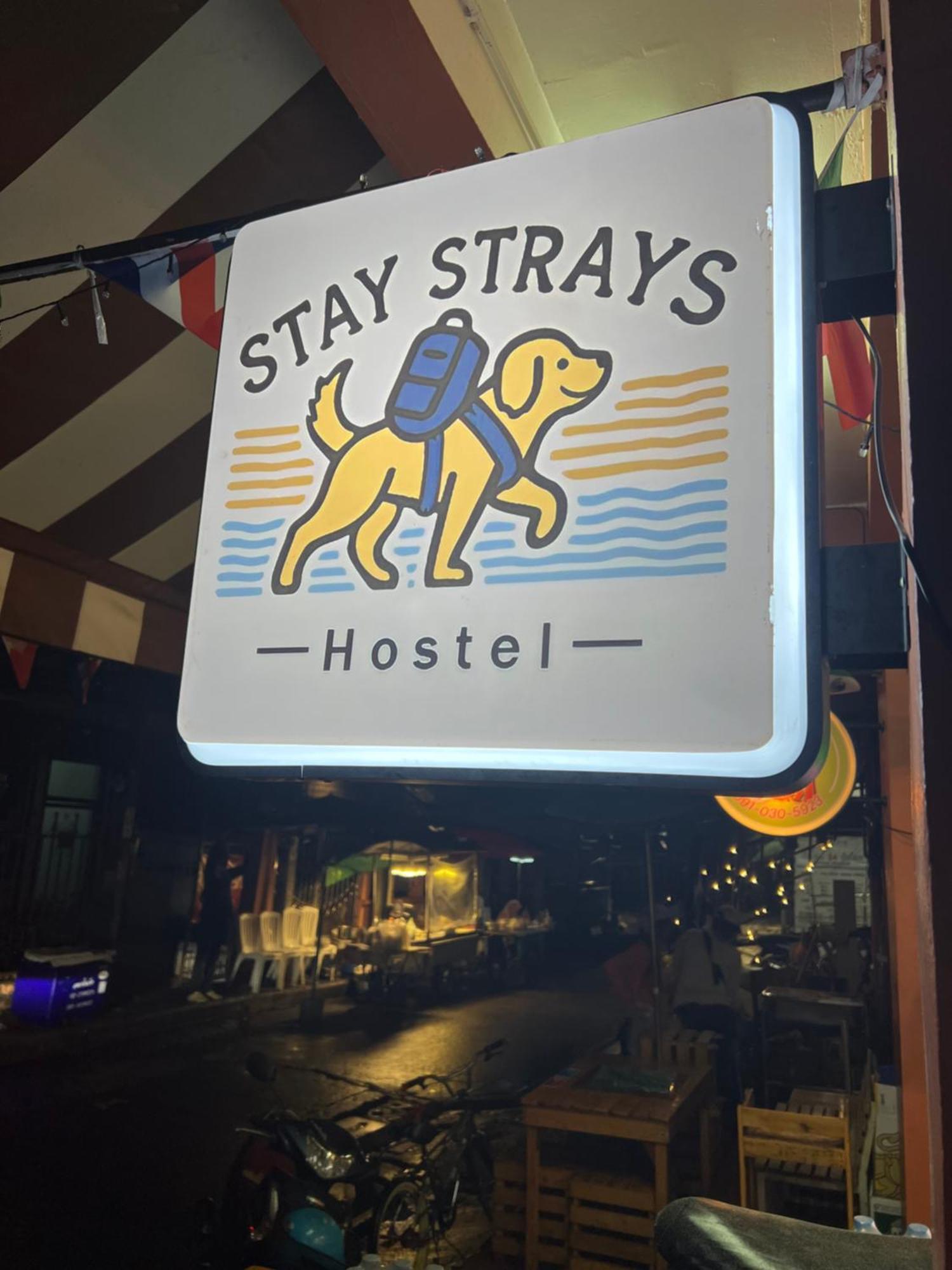 Stay Strays Hostel Бангкок Экстерьер фото