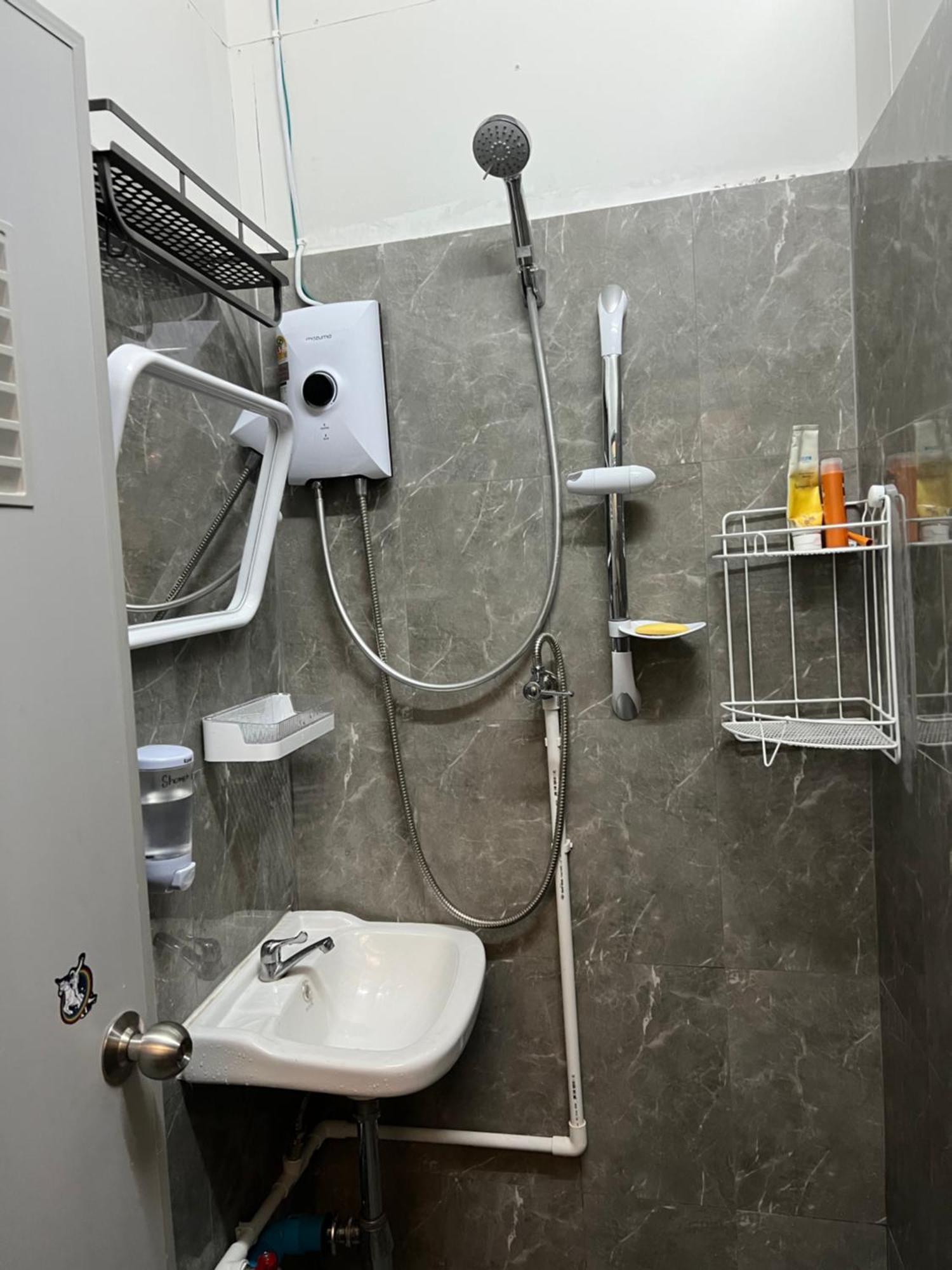 Stay Strays Hostel Бангкок Экстерьер фото